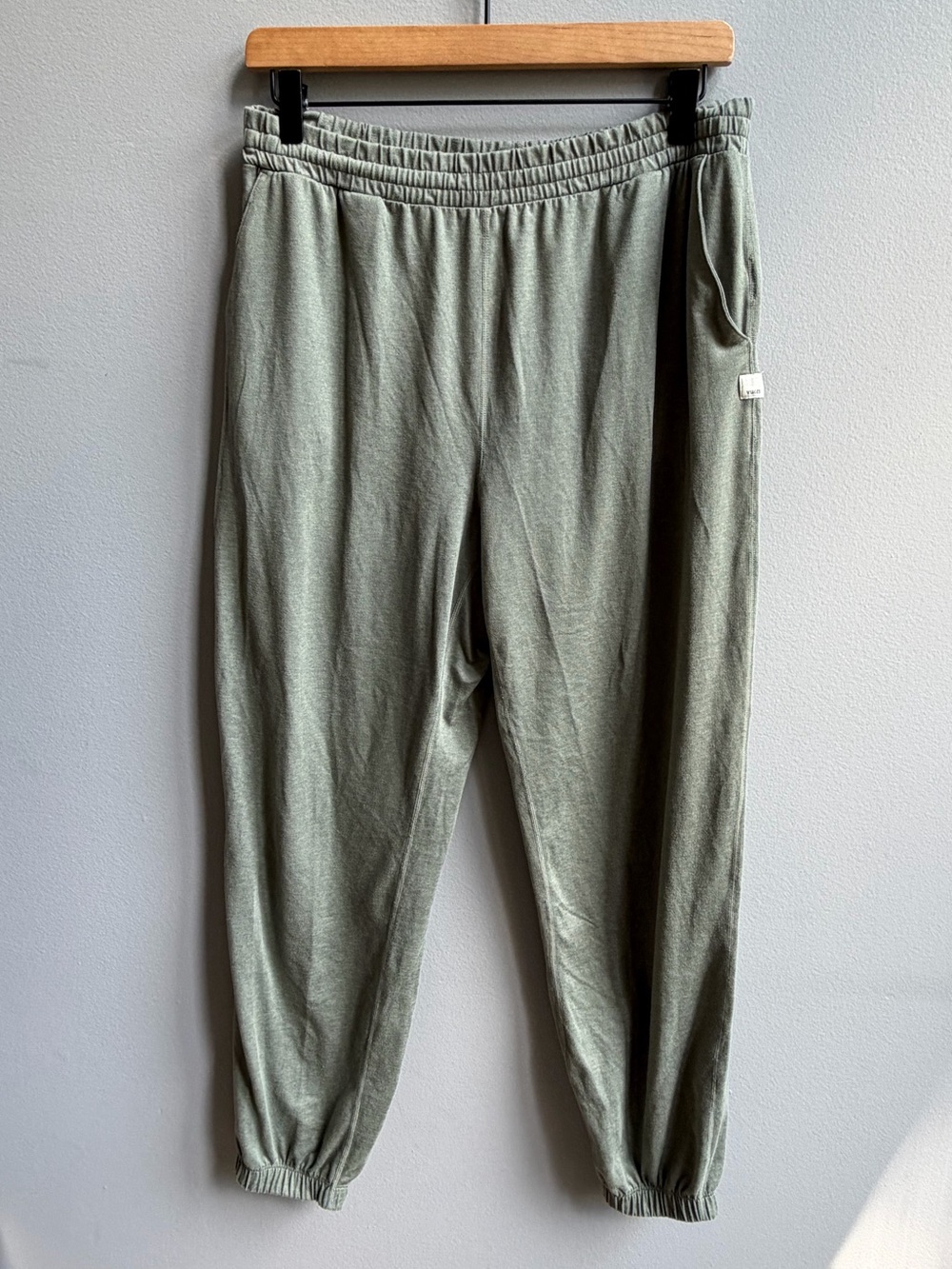 Vuori Boyfriend Jogger Sage Green Drawstring Sweat Pants Size Medium
